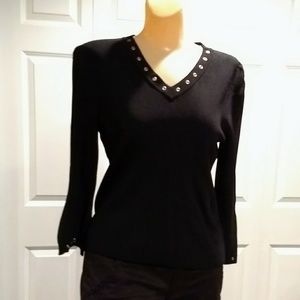 Escio brand v neck top with grommets